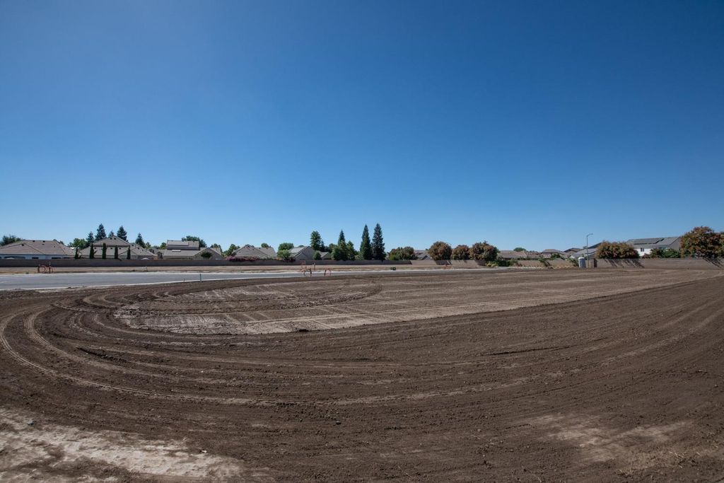 Image 44 of property listing at 1782 N Preuss Avenue, Clovis, CA 93619