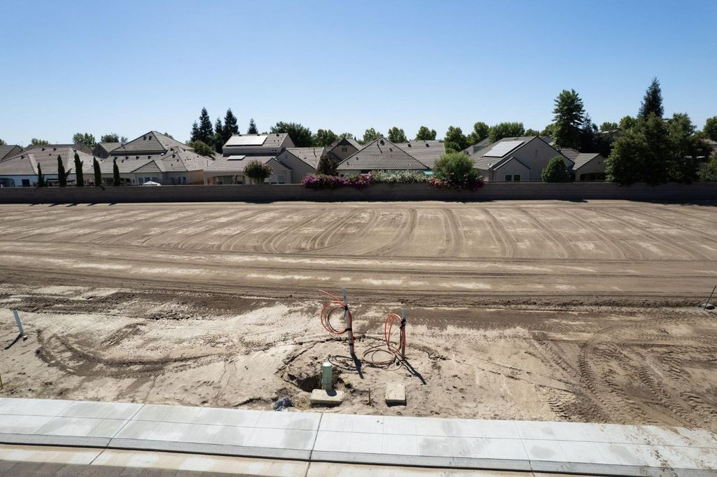 Image 5 of property listing at 1782 N Preuss Avenue, Clovis, CA 93619