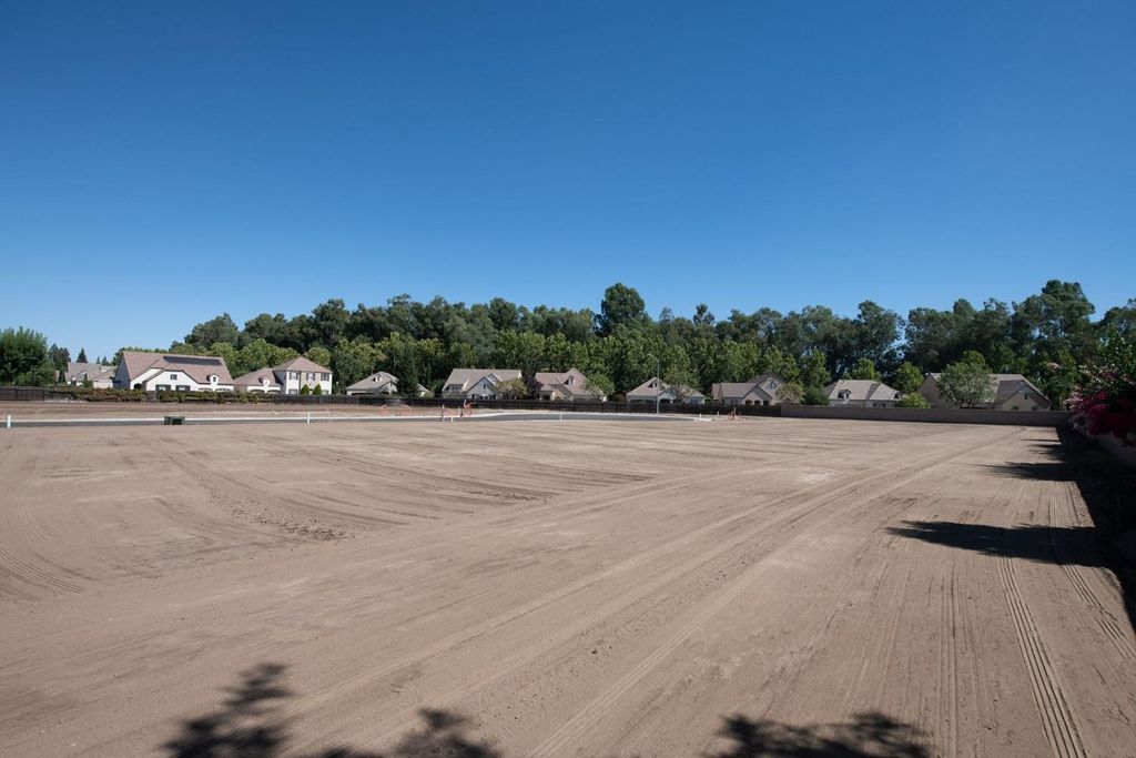 Image 6 of property listing at 1782 N Preuss Avenue, Clovis, CA 93619
