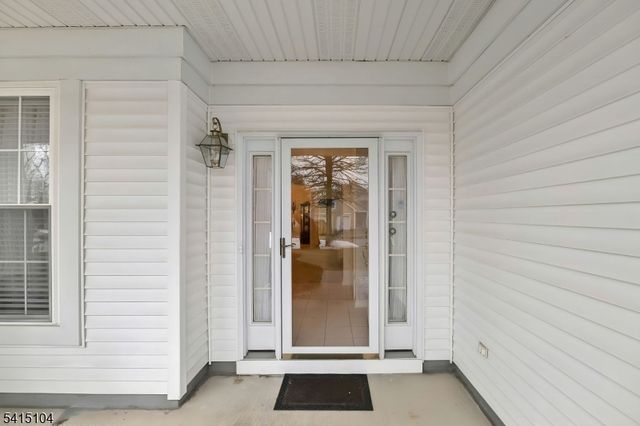 17 Stafford Ln, White Twp., NJ 07823