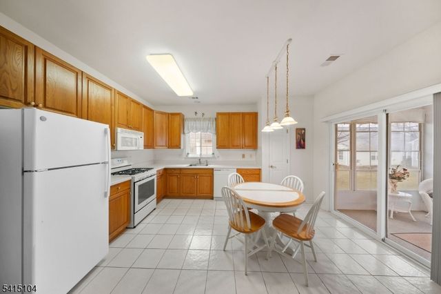 17 Stafford Ln, White Twp., NJ 07823