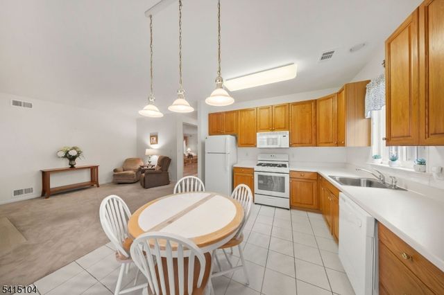 17 Stafford Ln, White Twp., NJ 07823