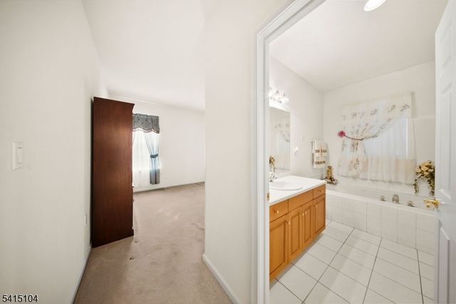 17 Stafford Ln, White Twp., NJ 07823