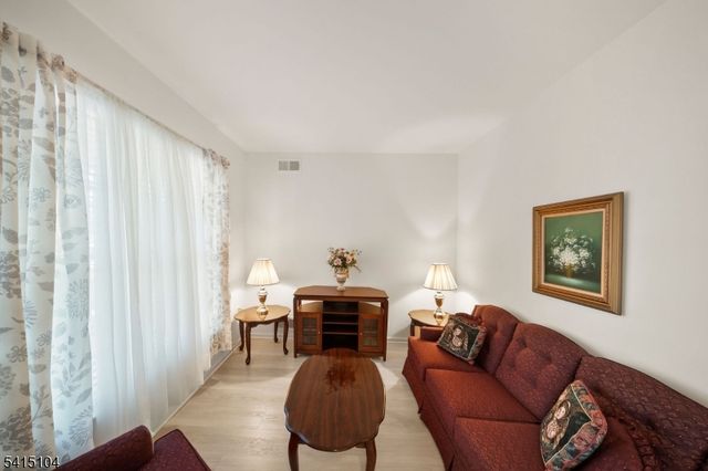 17 Stafford Ln, White Twp., NJ 07823