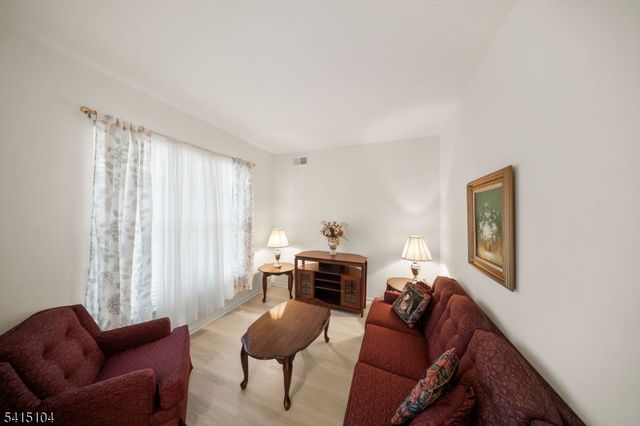 17 Stafford Ln, White Twp., NJ 07823