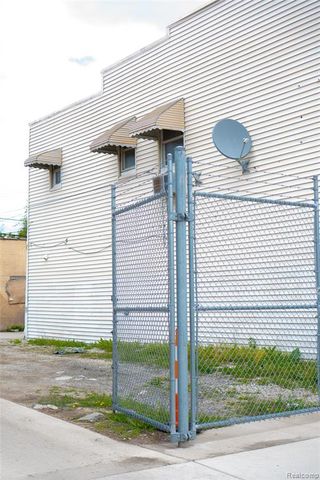 19510 W Warren Avenue, Detroit, MI 48228