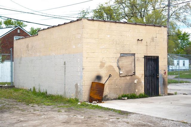 19510 W Warren Avenue, Detroit, MI 48228