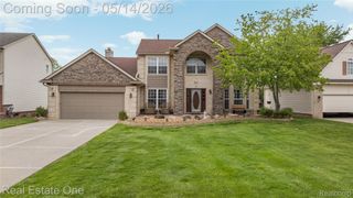 865 Drakeshire Drive, Commerce Charter Township, MI 48390
