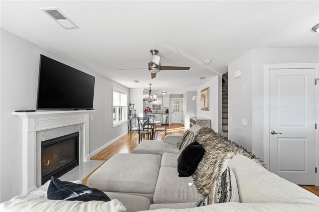 1 Winston Way 1, Johnston, RI 02919