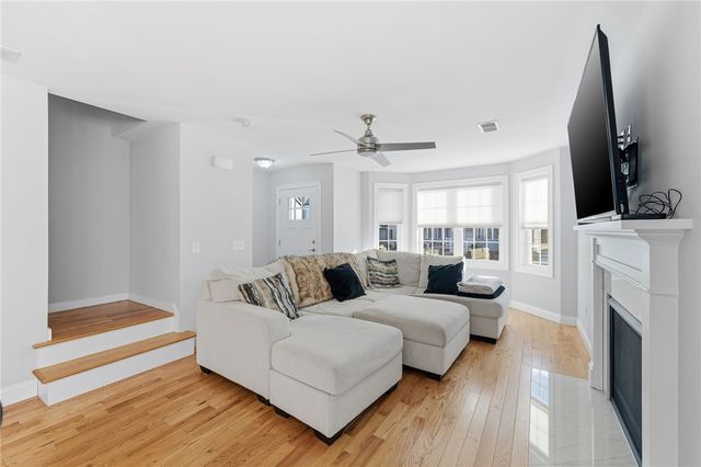 1 Winston Way 1, Johnston, RI 02919