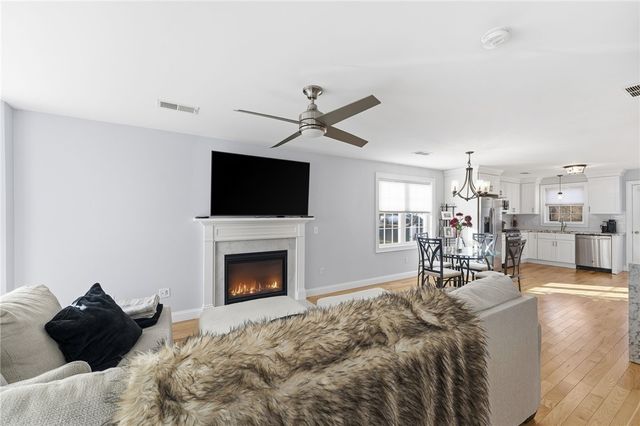 1 Winston Way 1, Johnston, RI 02919