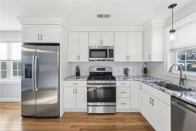 1 Winston Way 1, Johnston, RI 02919