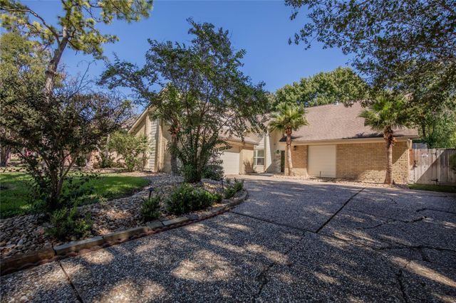 1627 Fall Valley Drive, Houston, TX 77077
