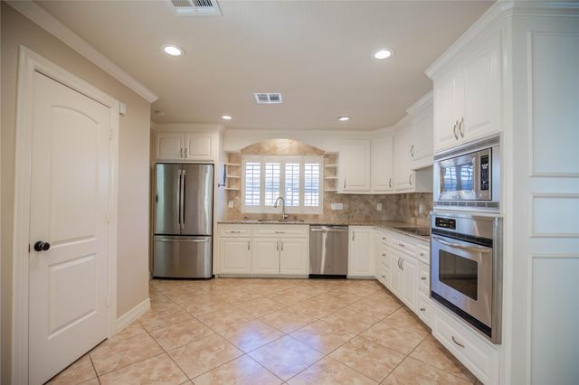 1627 Fall Valley Drive, Houston, TX 77077