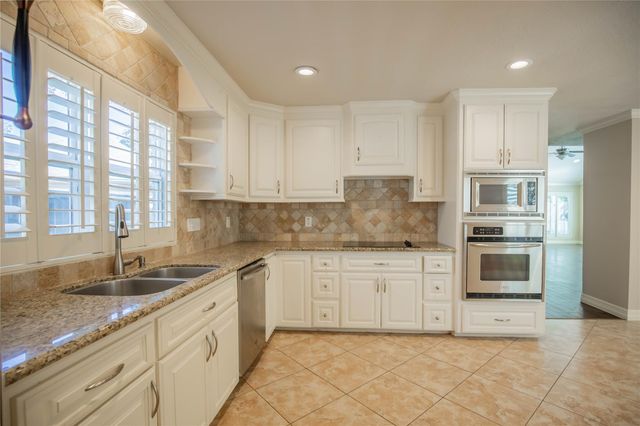 1627 Fall Valley Drive, Houston, TX 77077