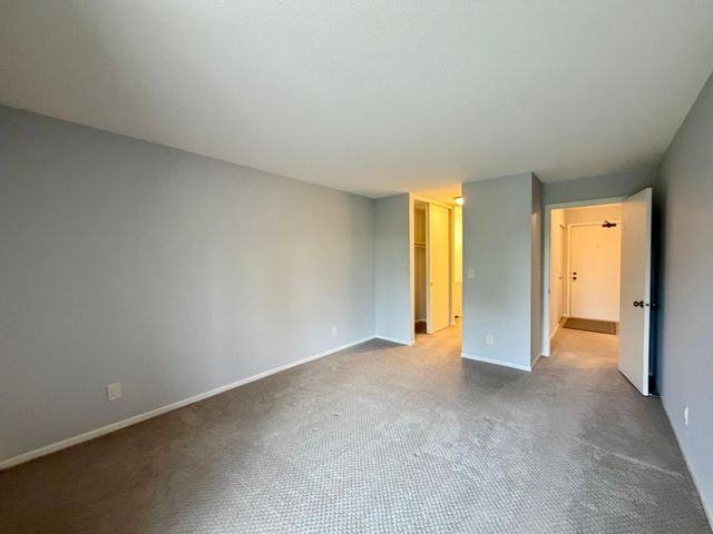 35 Nathan Lane N 325, Plymouth, MN 55441