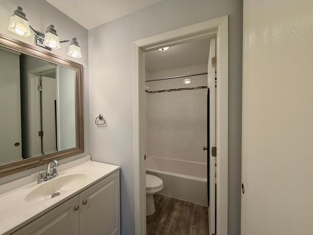 35 Nathan Lane N 325, Plymouth, MN 55441
