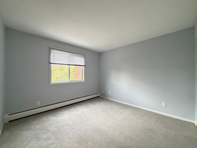 35 Nathan Lane N 325, Plymouth, MN 55441
