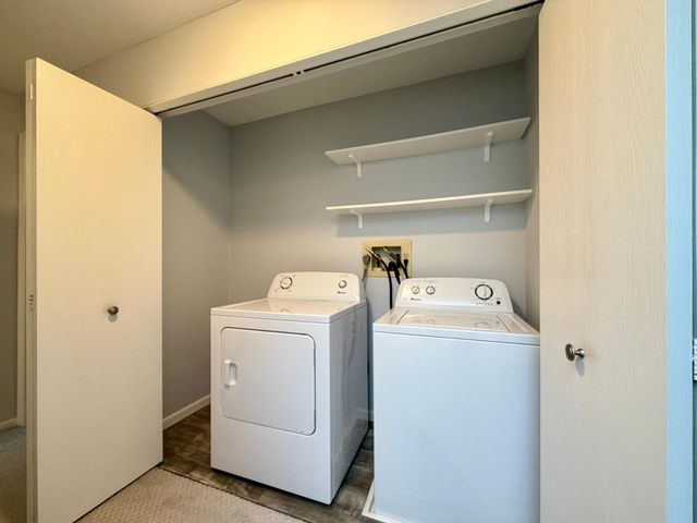 35 Nathan Lane N 325, Plymouth, MN 55441