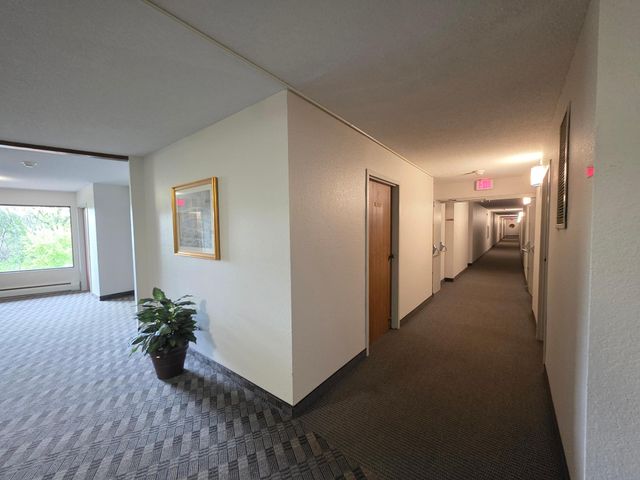 35 Nathan Lane N 325, Plymouth, MN 55441