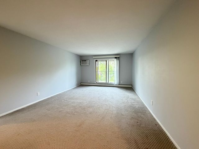 35 Nathan Lane N 325, Plymouth, MN 55441