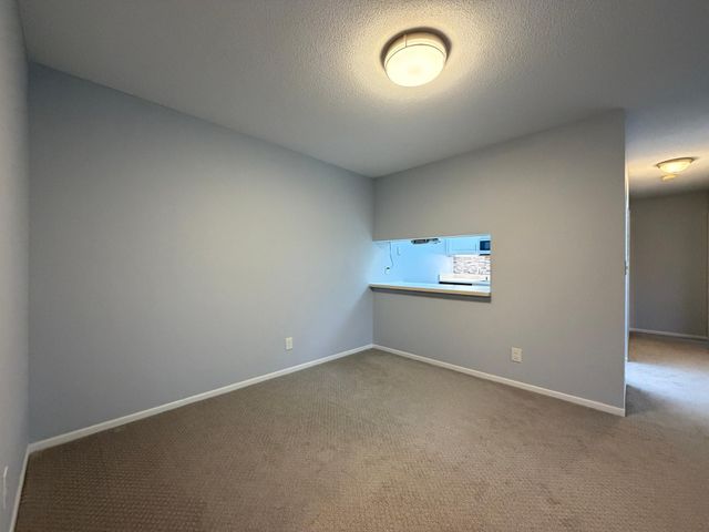 35 Nathan Lane N 325, Plymouth, MN 55441