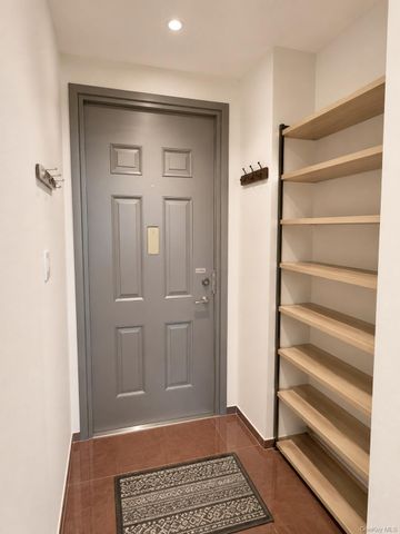 8827 53 rd Avenue 2R, Elmhurst, NY 11373