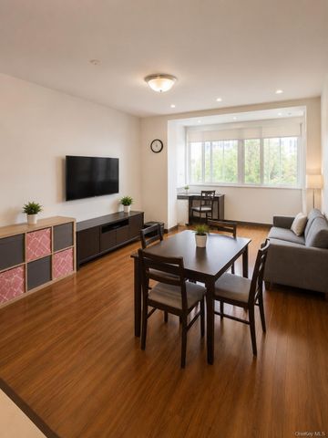8827 53 rd Avenue 2R, Elmhurst, NY 11373