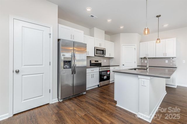 2047 Sadler Woods Lane, Charlotte, NC 28214