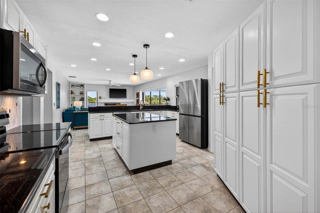 1472 73RD CIRCLE NE, St Petersburg, FL 33702