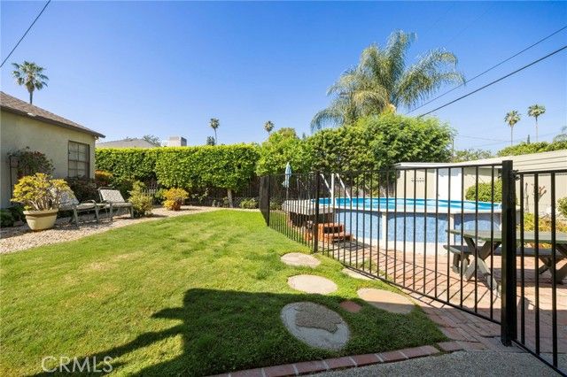 19113 Welby Way, Reseda (los Angeles), CA 91335