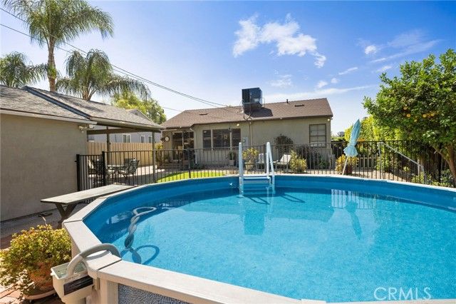 19113 Welby Way, Reseda (los Angeles), CA 91335