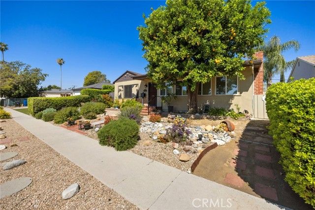 19113 Welby Way, Reseda (los Angeles), CA 91335