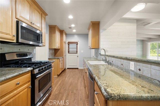 19113 Welby Way, Reseda (los Angeles), CA 91335