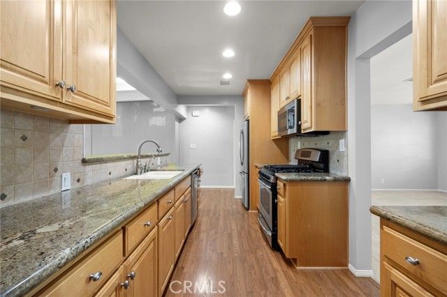 19113 Welby Way, Reseda (los Angeles), CA 91335