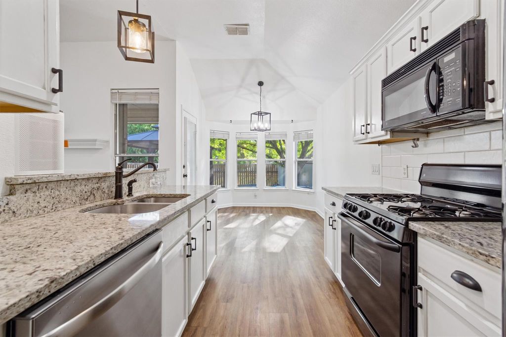 221 Dashelle RUN, Kyle, TX 78640