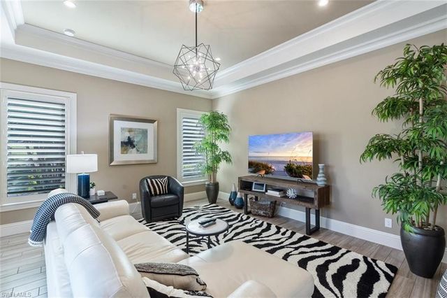 6376 Burnham RD, Naples, FL 34119