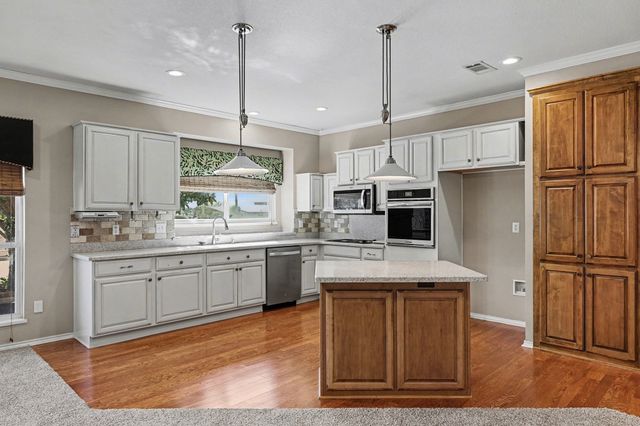 8615 Oakleaf Drive, Frisco, TX 75035