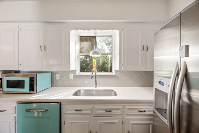 2202 Towbridge CIR, Austin, TX 78723