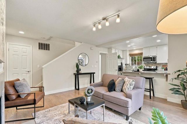 432 Bella Corte, Mountain View, CA 94043