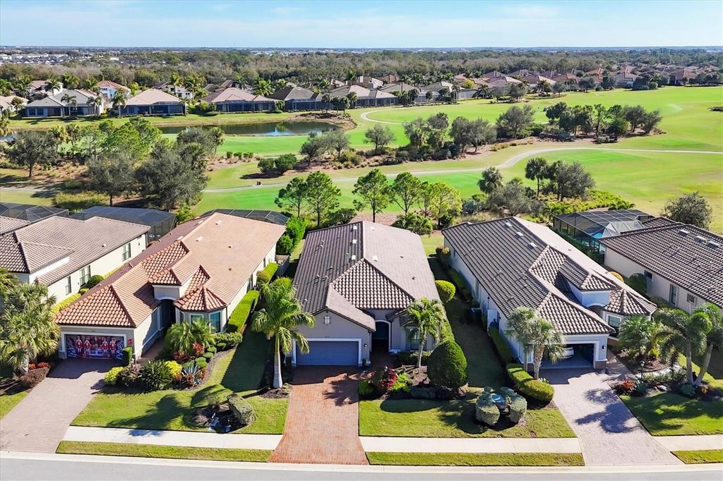 Image 2 of property listing at 5007 NAPOLI RUN, Bradenton, FL 34211