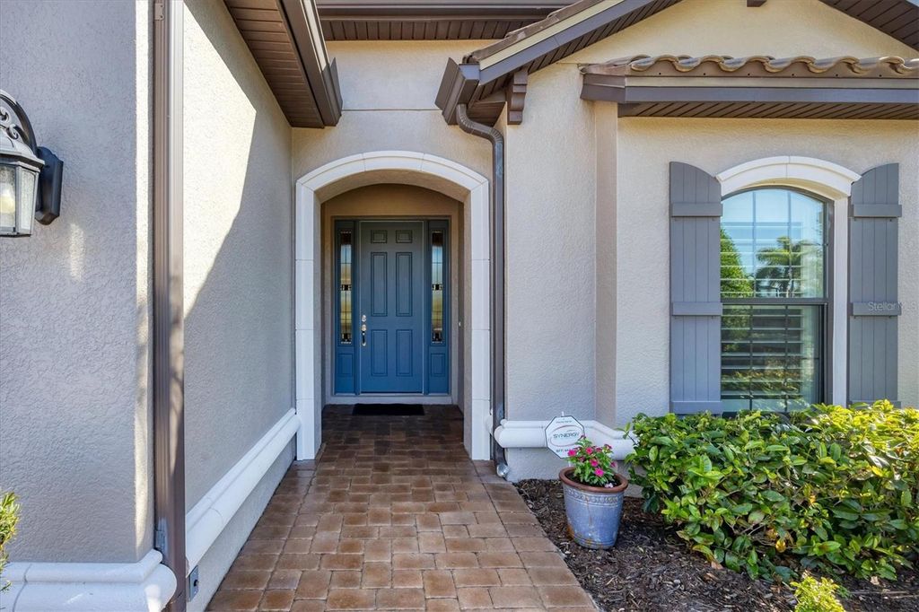 Image 5 of property listing at 5007 NAPOLI RUN, Bradenton, FL 34211