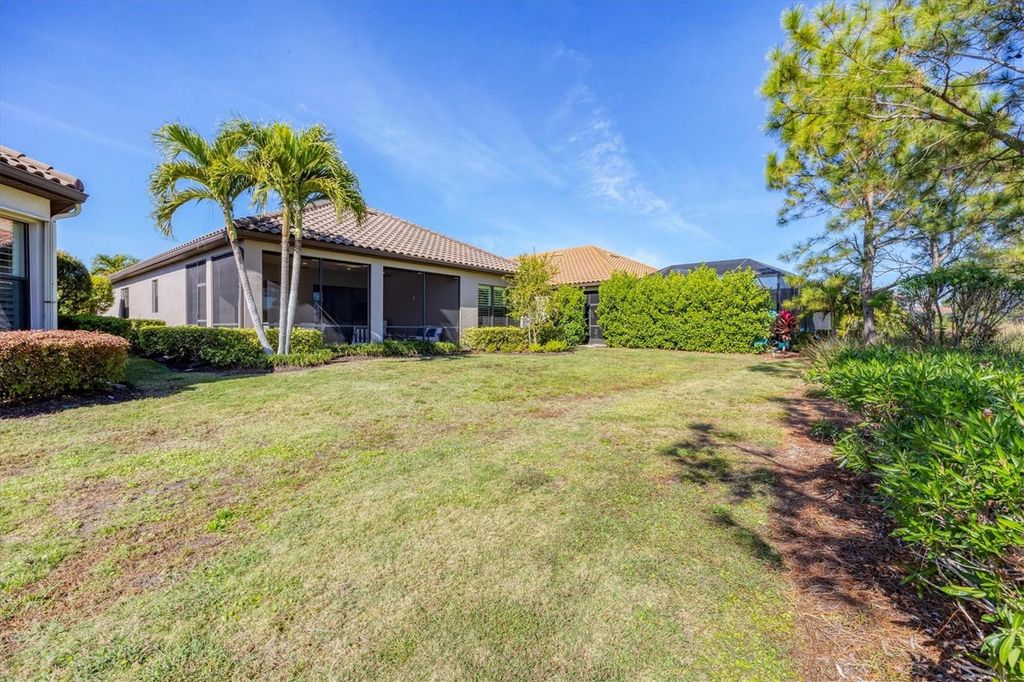 Image 44 of property listing at 5007 NAPOLI RUN, Bradenton, FL 34211