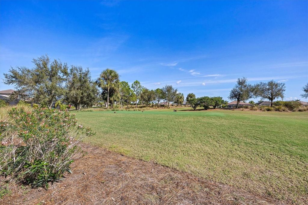 Image 45 of property listing at 5007 NAPOLI RUN, Bradenton, FL 34211