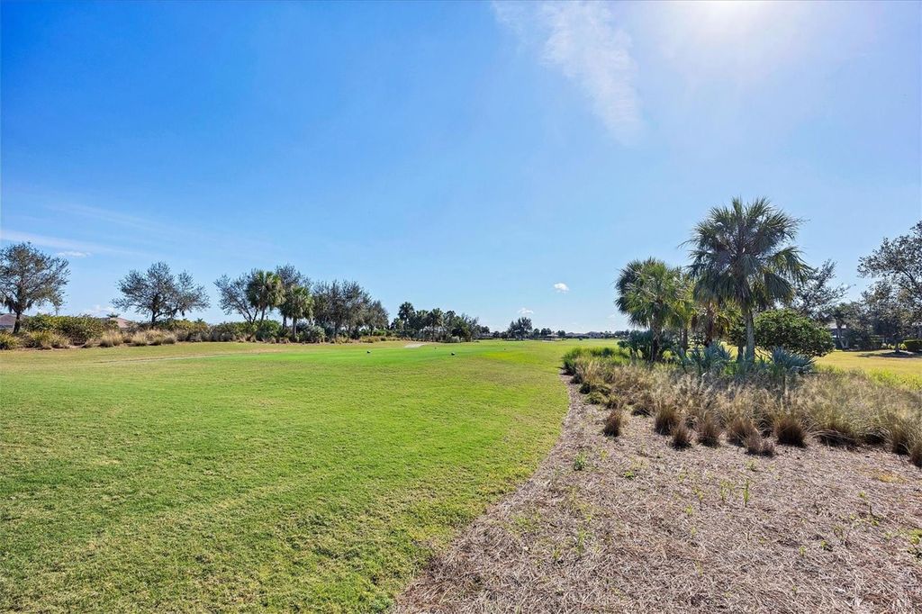 Image 46 of property listing at 5007 NAPOLI RUN, Bradenton, FL 34211