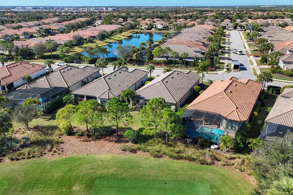 Image 49 of property listing at 5007 NAPOLI RUN, Bradenton, FL 34211