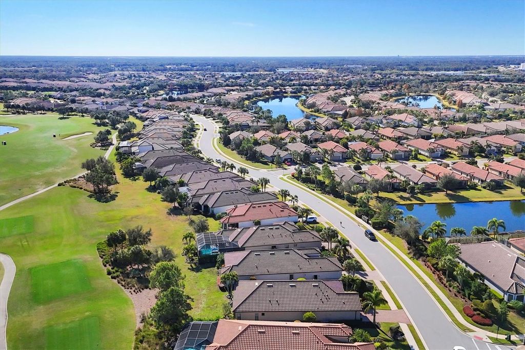 Image 50 of property listing at 5007 NAPOLI RUN, Bradenton, FL 34211