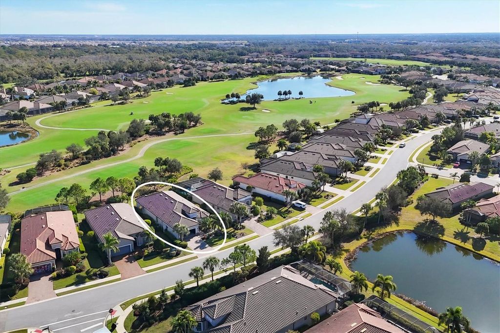 Image 6 of property listing at 5007 NAPOLI RUN, Bradenton, FL 34211