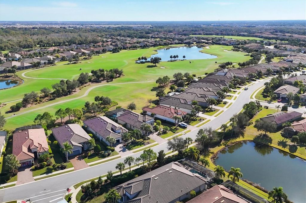 Image 51 of property listing at 5007 NAPOLI RUN, Bradenton, FL 34211