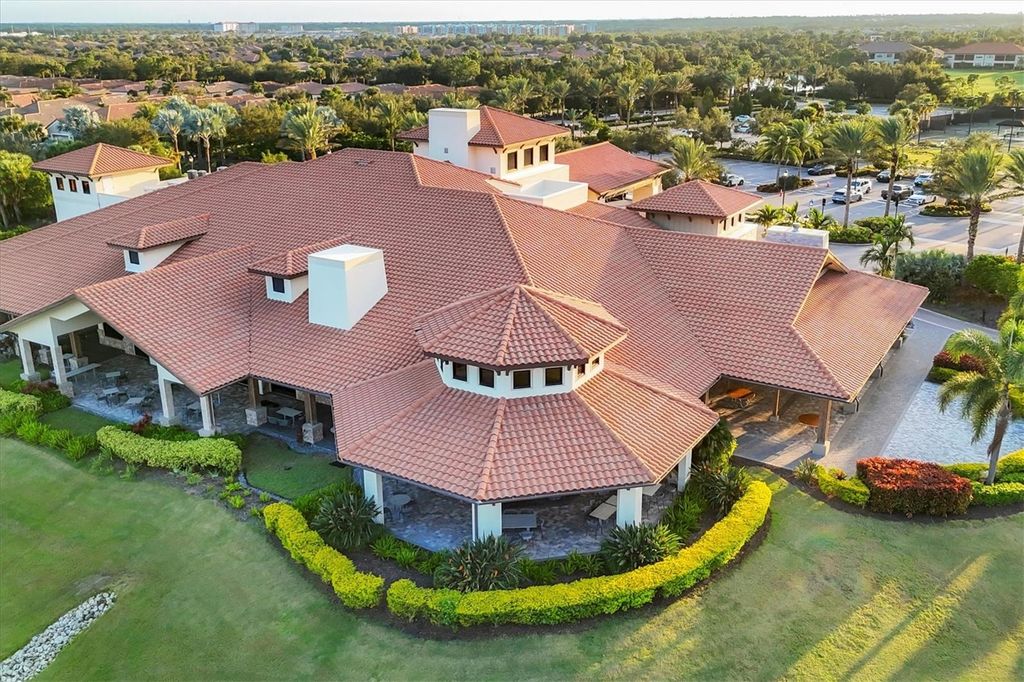 Image 74 of property listing at 5007 NAPOLI RUN, Bradenton, FL 34211